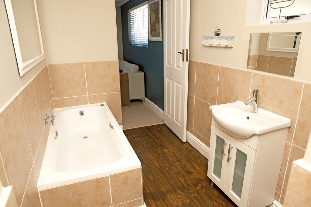 Seabreeze Luxury Two Bedroom Self Catering Penthouse Fokváros Kültér fotó